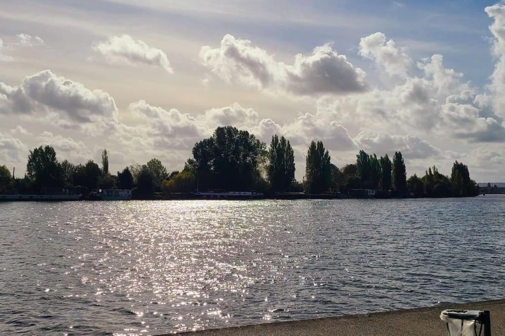 Studio Cosy Avec Vue Sur La Seine كونفلانز سانت أونورين المظهر الخارجي الصورة